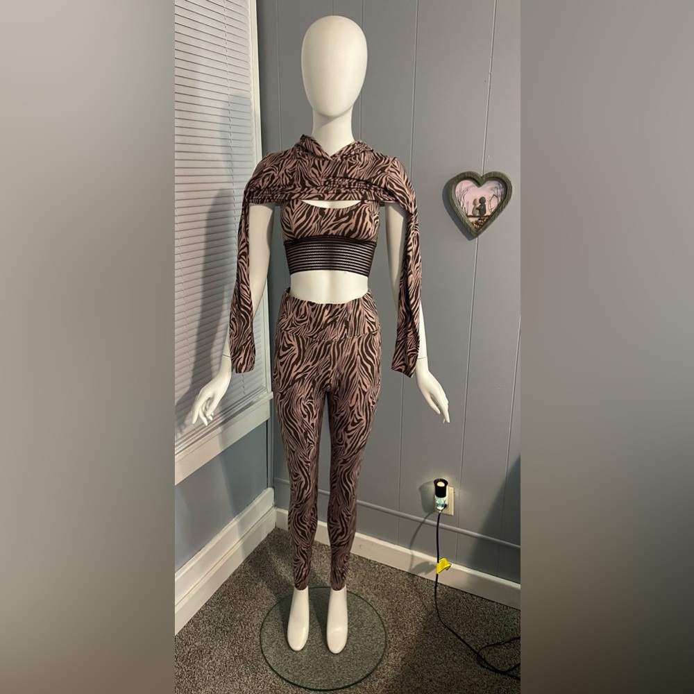 Cute Booty Lounge Sophisticated Safari Bra Hoodie Leggings Bundle Medium & Large